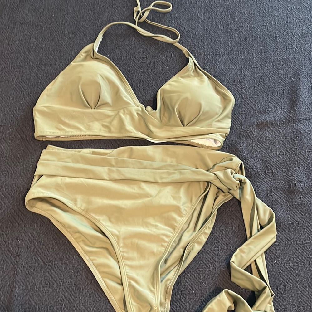 Green side tie two piece
